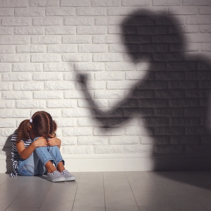 چگونه از کودک آزاری شکایت کنم